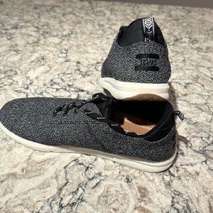 Women’s Toms tennis shoes size 11